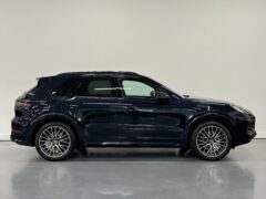 Thumbnail image: Porsche Cayenne 3.0 V6 E-Hybrid 17.9kWh Tiptronic S 4WD