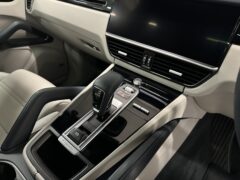 Thumbnail image: Porsche Cayenne 3.0 V6 E-Hybrid 17.9kWh Tiptronic S 4WD