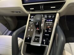 Thumbnail image: Porsche Cayenne 3.0 V6 E-Hybrid 17.9kWh Tiptronic S 4WD