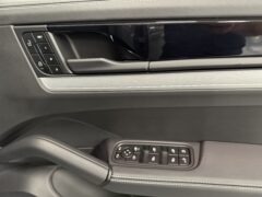 Thumbnail image: Porsche Cayenne Coupe E Hybrid  25.9 kWh