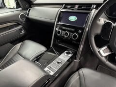 Thumbnail image: Land Rover Discovery 3.0 DV6 HSE Luxury