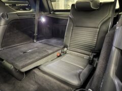 Thumbnail image: Land Rover Discovery 3.0 DV6 HSE Luxury