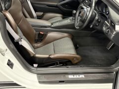 Thumbnail image: Porsche 911R