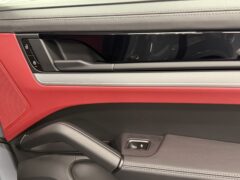 Thumbnail image: Porsche Cayenne 3.0 V6 E Hybrid 25.9 KwH
