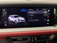 Thumbnail image: Porsche Cayenne 3.0 V6 E Hybrid 25.9 KwH