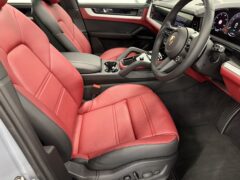 Thumbnail image: Porsche Cayenne 3.0 V6 E Hybrid 25.9 KwH
