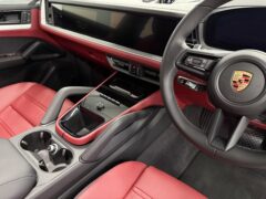 Thumbnail image: Porsche Cayenne 3.0 V6 E Hybrid 25.9 KwH