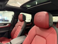 Thumbnail image: Porsche Cayenne 3.0 V6 E Hybrid 25.9 KwH