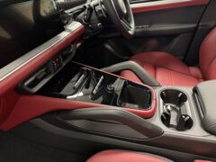 Thumbnail image: Porsche Cayenne 3.0 V6 E Hybrid 25.9 KwH