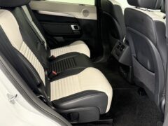 Thumbnail image: Land Rover Discovery 3.0 P360 HHEV Dynamic SE