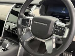 Thumbnail image: Land Rover Discovery 3.0 P360 HHEV Dynamic SE