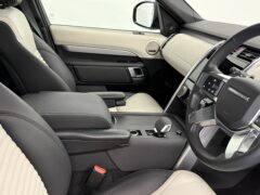 Thumbnail image: Land Rover Discovery 3.0 P360 HHEV Dynamic SE