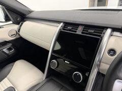 Thumbnail image: Land Rover Discovery 3.0 P360 HHEV Dynamic SE