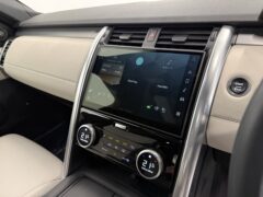 Thumbnail image: Land Rover Discovery 3.0 P360 HHEV Dynamic SE