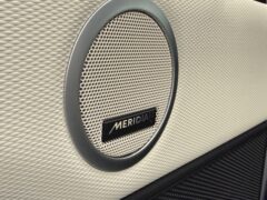 Thumbnail image: Land Rover Discovery 3.0 P360 HHEV Dynamic SE