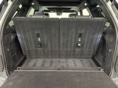 Thumbnail image: Land Rover Discovery 3.0 P360 HHEV Dynamic SE