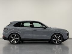 Thumbnail image: Porsche Cayenne 3.0 V6 E Hybrid 25.9 KwH