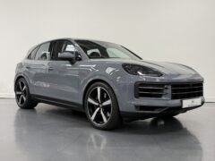 Thumbnail image: Porsche Cayenne 3.0 V6 E Hybrid 25.9 KwH